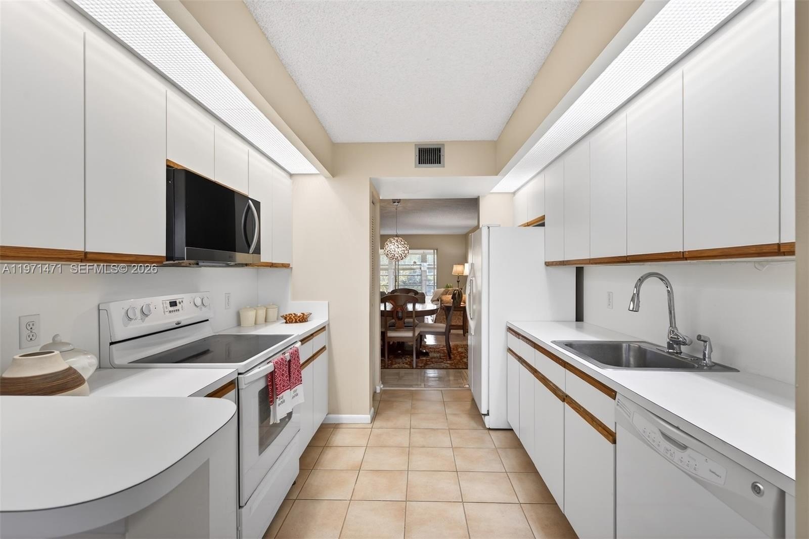 Condo 2BR 2BA - 900 SW 125th Way, Pembroke Pines, FL