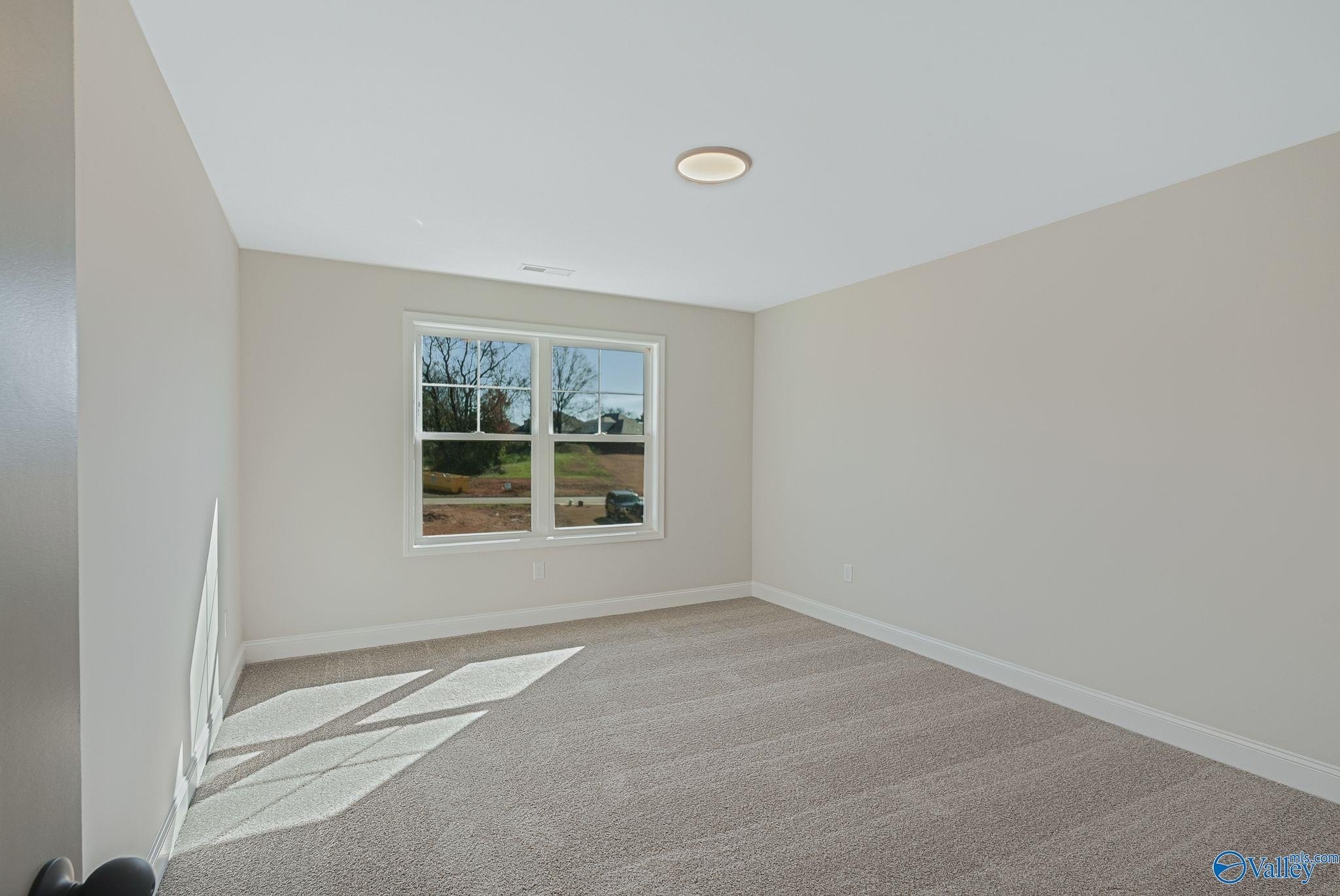 Single Family 4BR 4BA - 105 Sickle Mower Circle, New Market, AL
