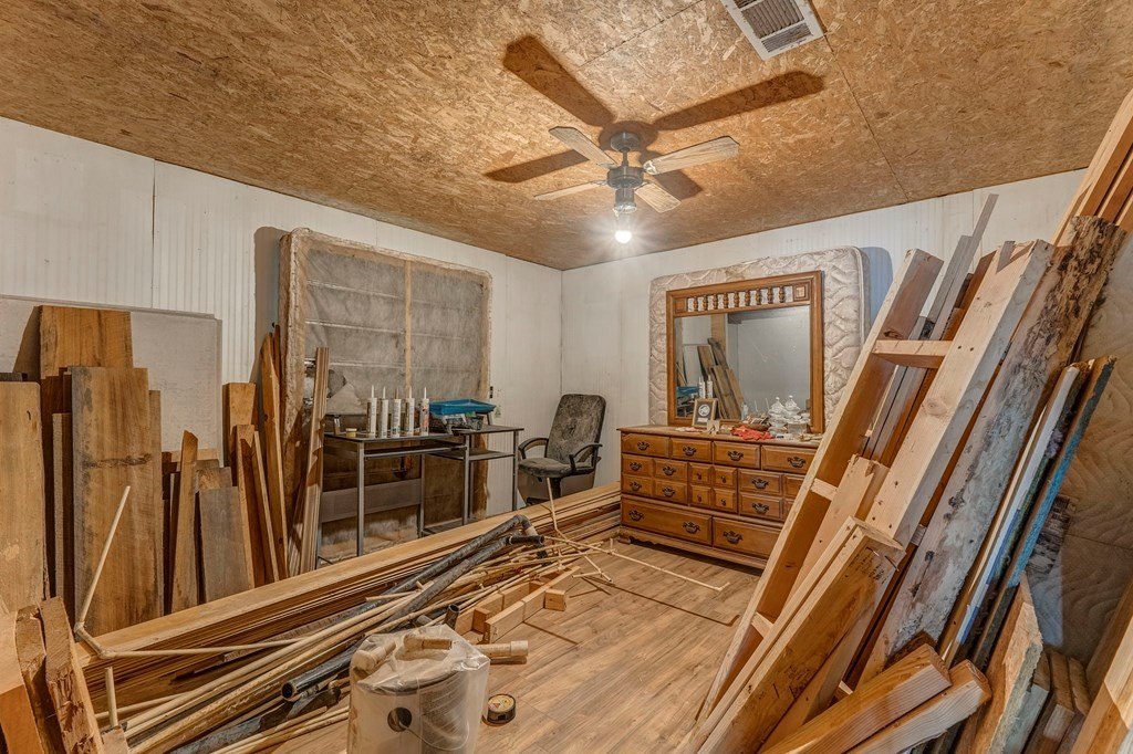 Single Family 3BR 2BA - 10610 Chatsworth Hwy, Ellijay, GA