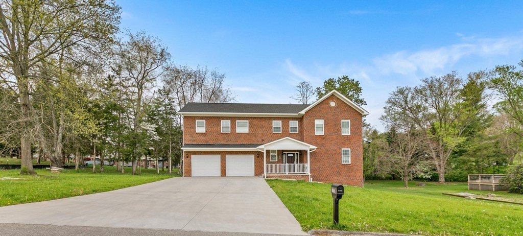 Single Family 5BR 5BA - 175 Colony Cir, Bristol, VA