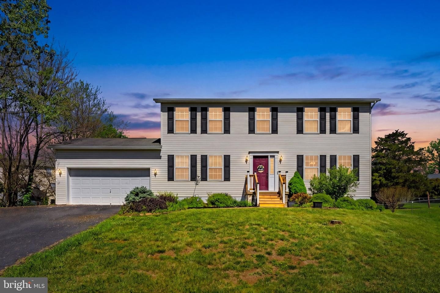Single Family 4BR 3BA - 245 BAER OAK DR, MAURERTOWN, VA
