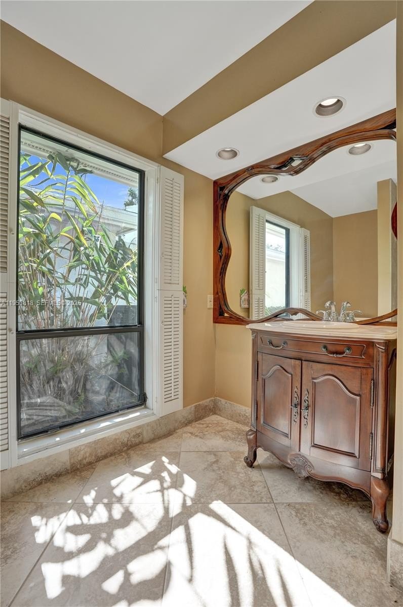Single Family 2BR 2BA - 17115 Bay St, Jupiter, FL