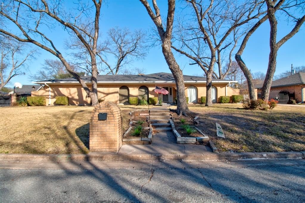 Single Family 4BR 3BA - 2517 Nantucket Drive, Sherman, TX
