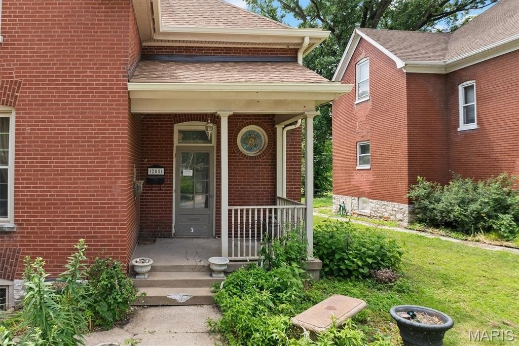 Single Family 3BR 1BA - 205 Voss Place, Belleville, IL