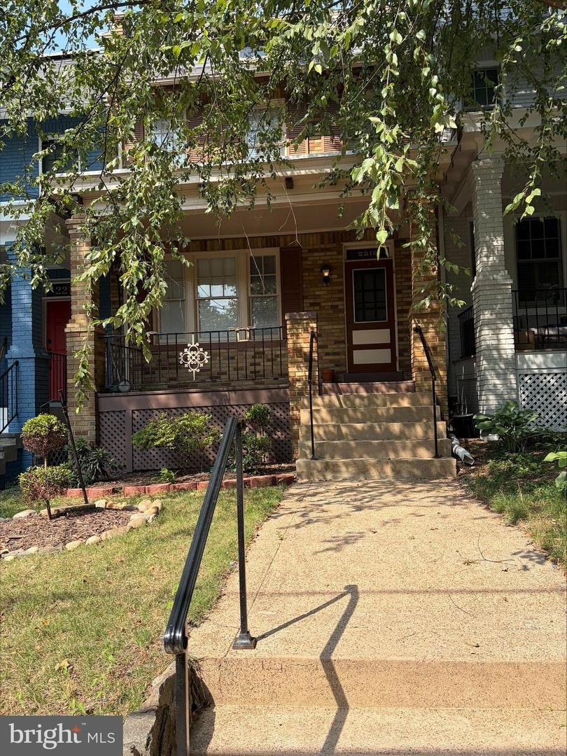 Single Family 4BR 2BA - 2218 NW TUNLAW RD NW, WASHINGTON, DC