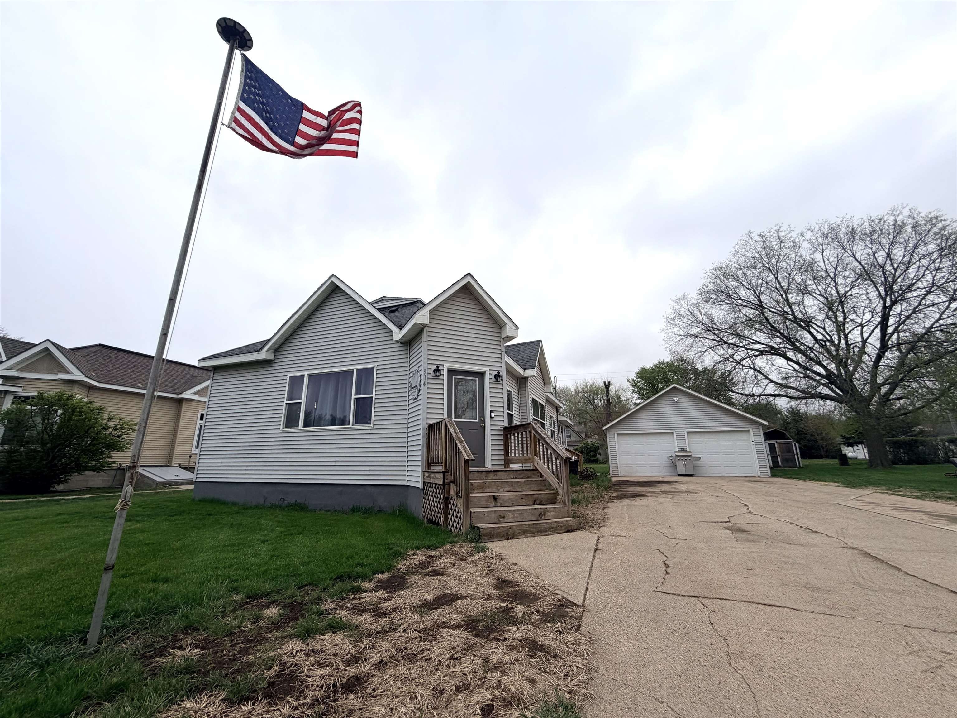 Single Family 2BR 1BA - 914 Driftwood St, Correctionville, IA