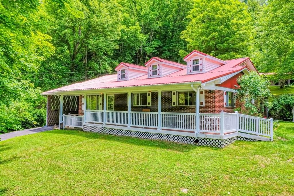Single Family 3BR 2BA - 2477 Leemaster Drive, Vansant, VA