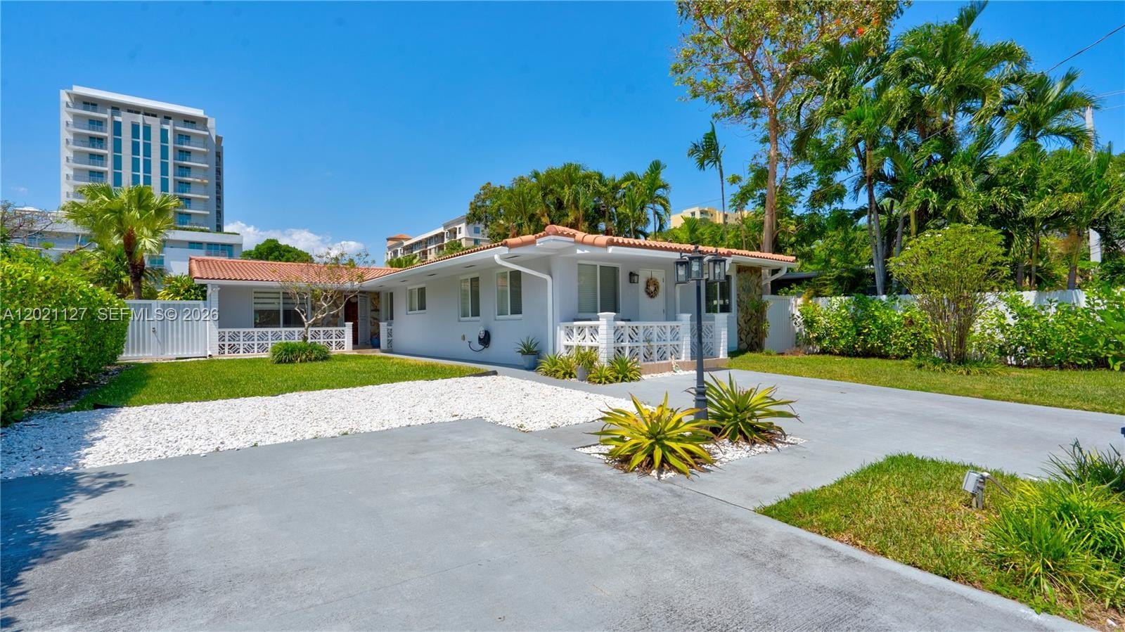 Duplex 5BR 3BA - 3611 SW 23rd St, Miami, FL