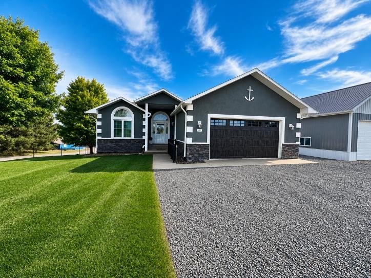 Single Family 4BR 3BA - 51 Lakeshore, Lewellen, NE