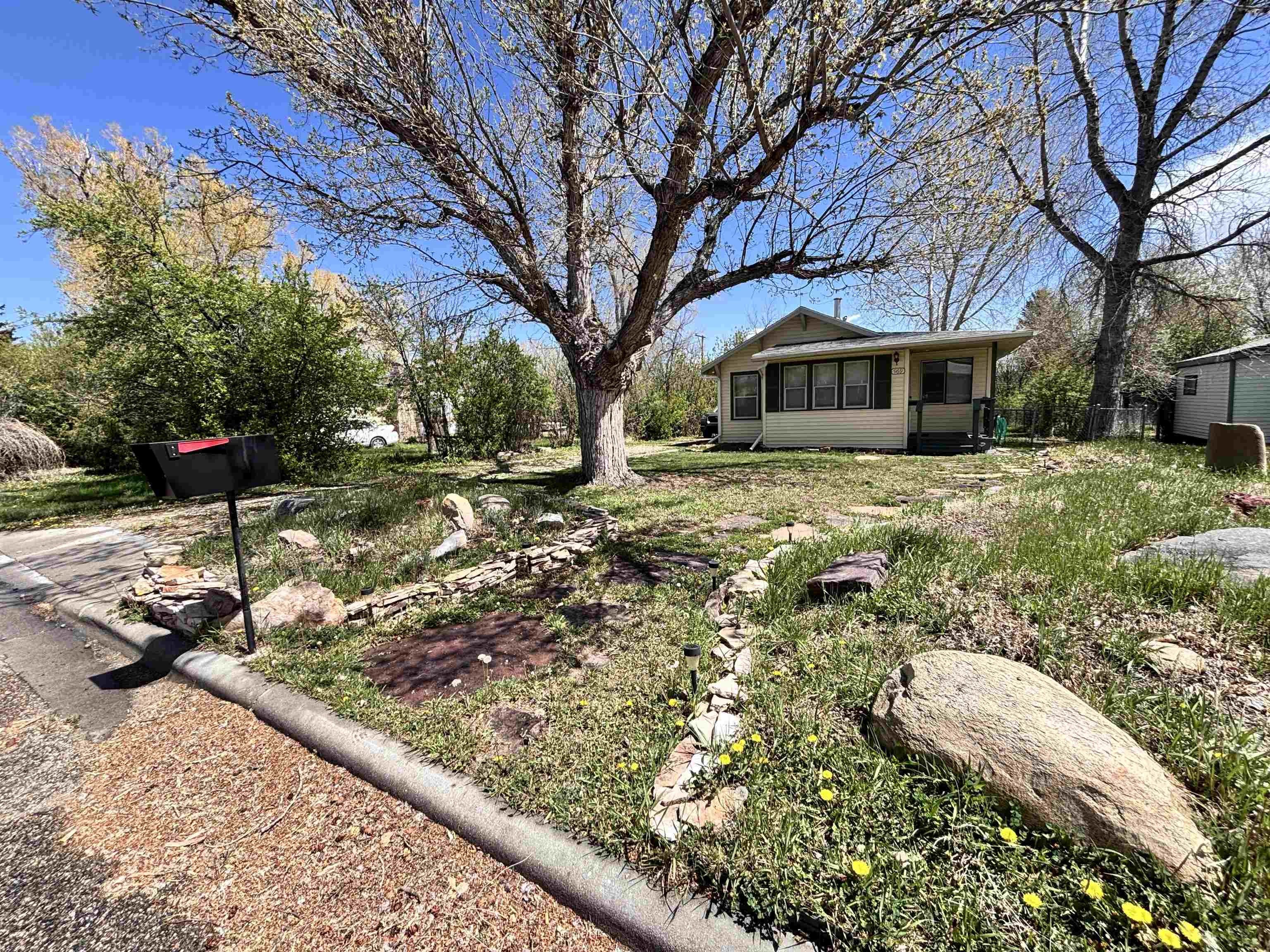 Single Family 2BR 1BA - 969 N Carrington Avenue, Buffalo, WY