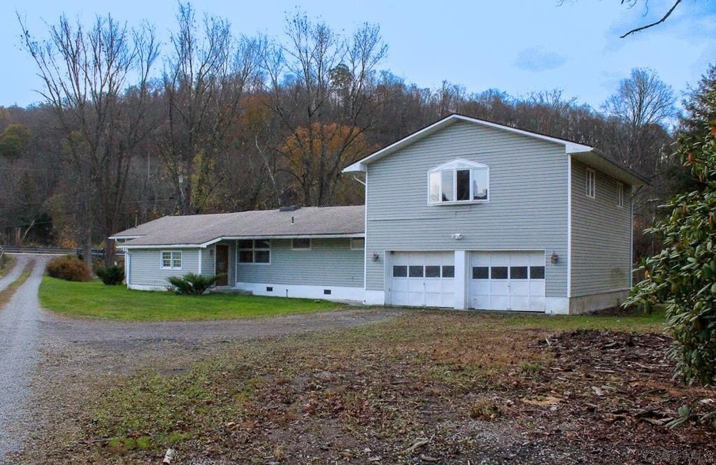 Single Family 4BR 2BA - 107 Redbud Lane, Latrobe, PA