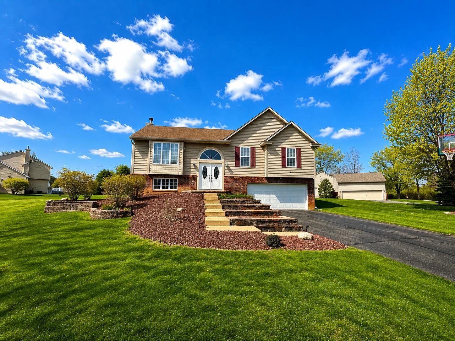 Single Family 3BR 3BA - 11437 Saddlebrook Circle, Pinckney, MI