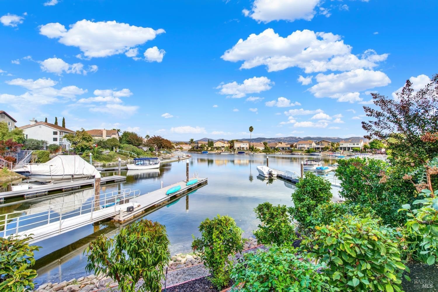 Single Family 4BR 3BA - 90 S Newport Drive, Napa, CA