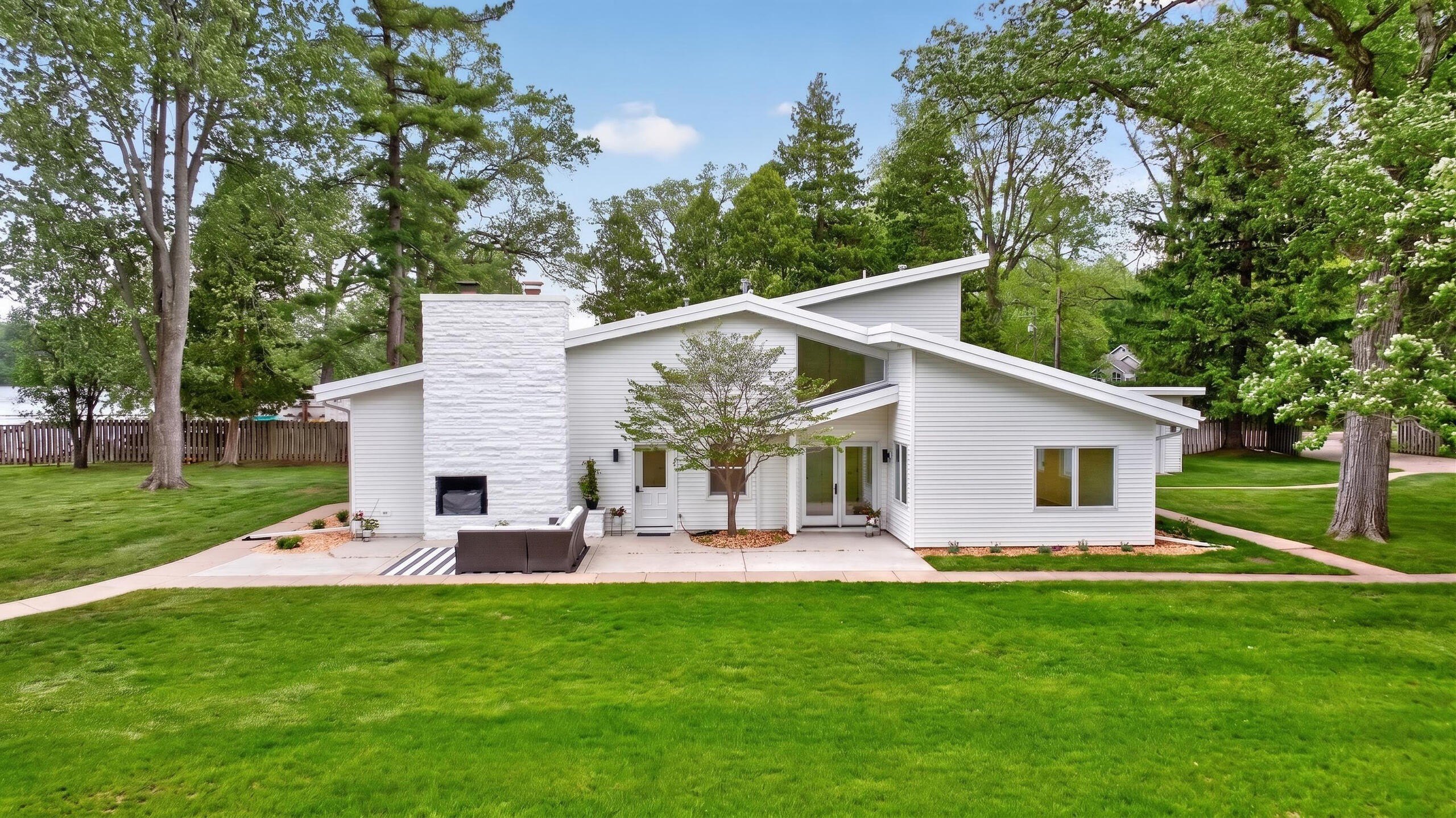 Single Family 4BR 5BA - 5010 Woodland Road, Jackson, MI