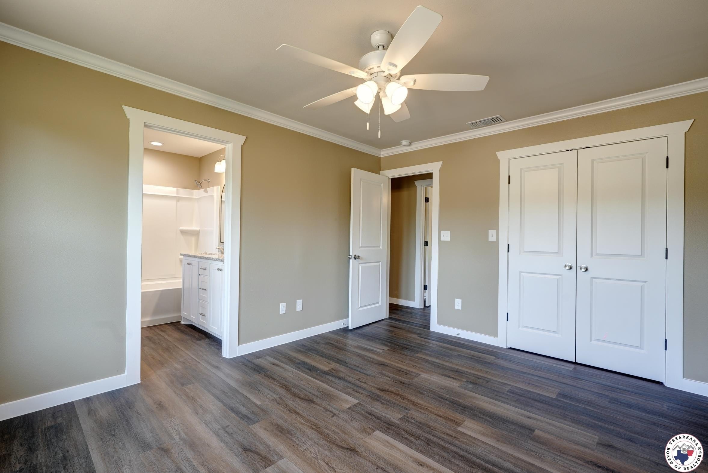 Single Family 3BR 2BA - 119 Village Place, Wake Village, TX
