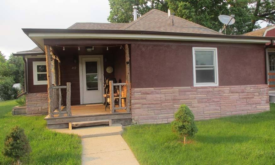 Single Family 3BR 1BA - 402 E Third, Rushville, NE