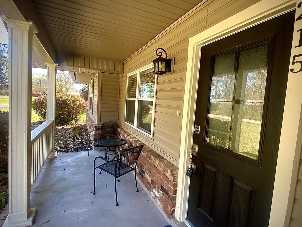 Single Family 3BR 2BA - 215 E Lakeshore, Carriere, MS