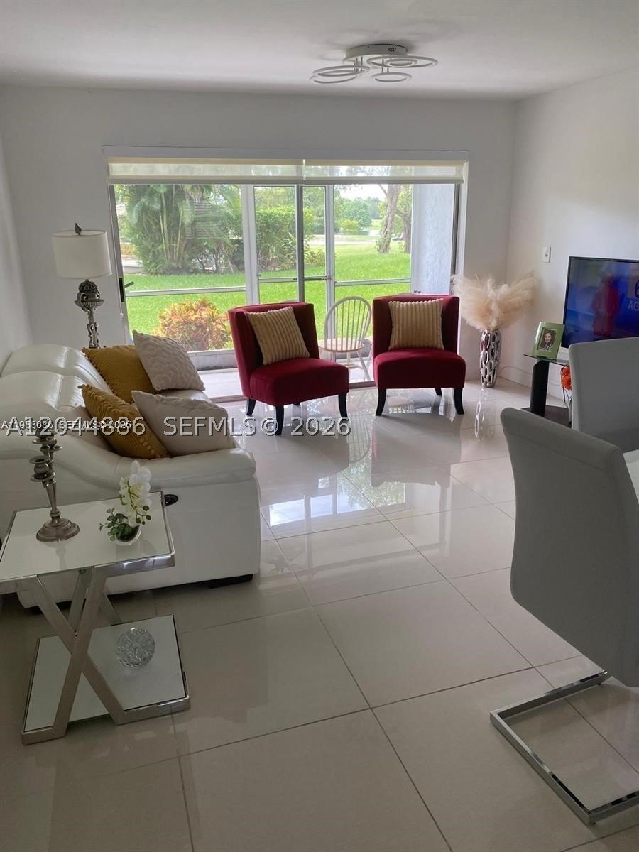 Condo 1BR 2BA - 8838 W Mcnab Rd, Tamarac, FL