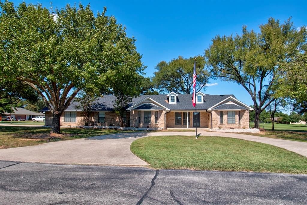 Single Family 3BR 2BA - 101 Wasco Cove, Gainesville, TX