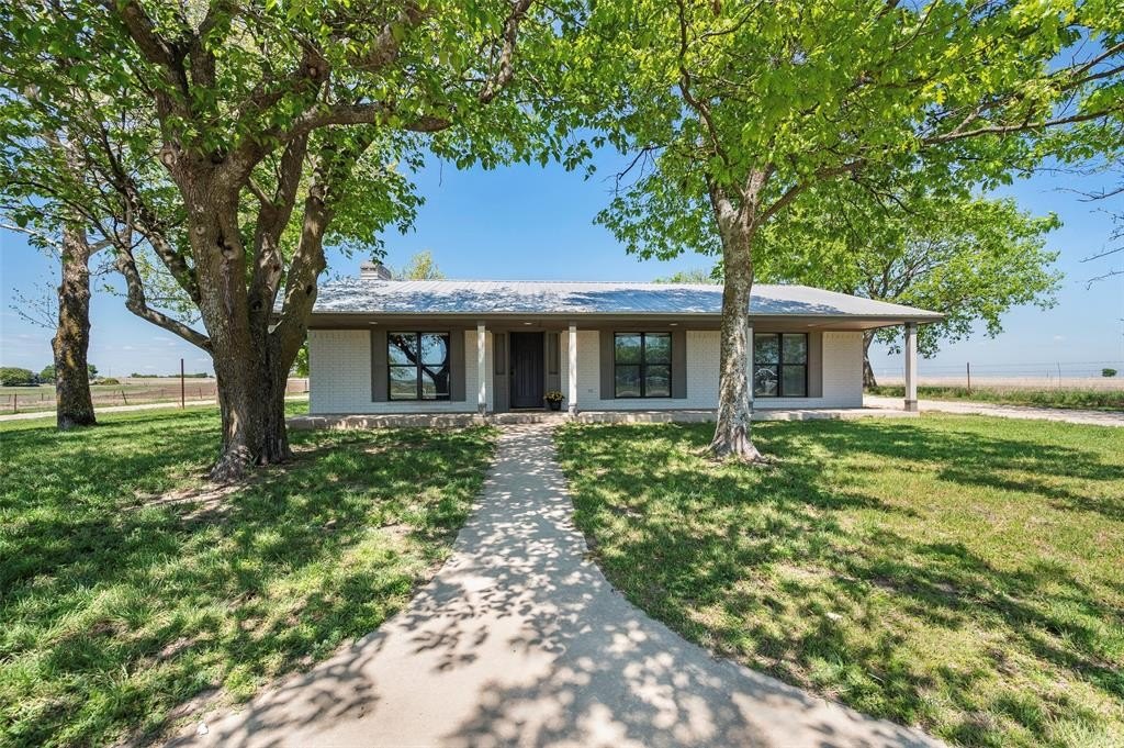 Single Family 4BR 2BA - 3949 County Road 302, Muenster, TX