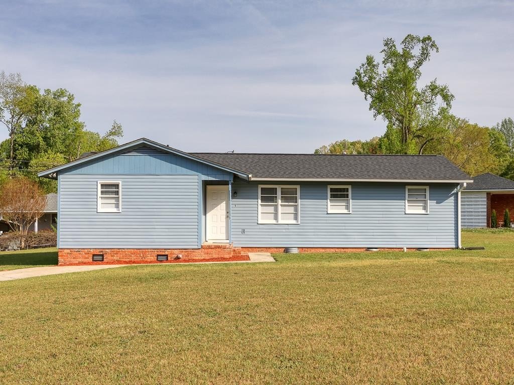 Single Family 3BR 2BA - 104 Willowbrook Rd, Greenwood, SC