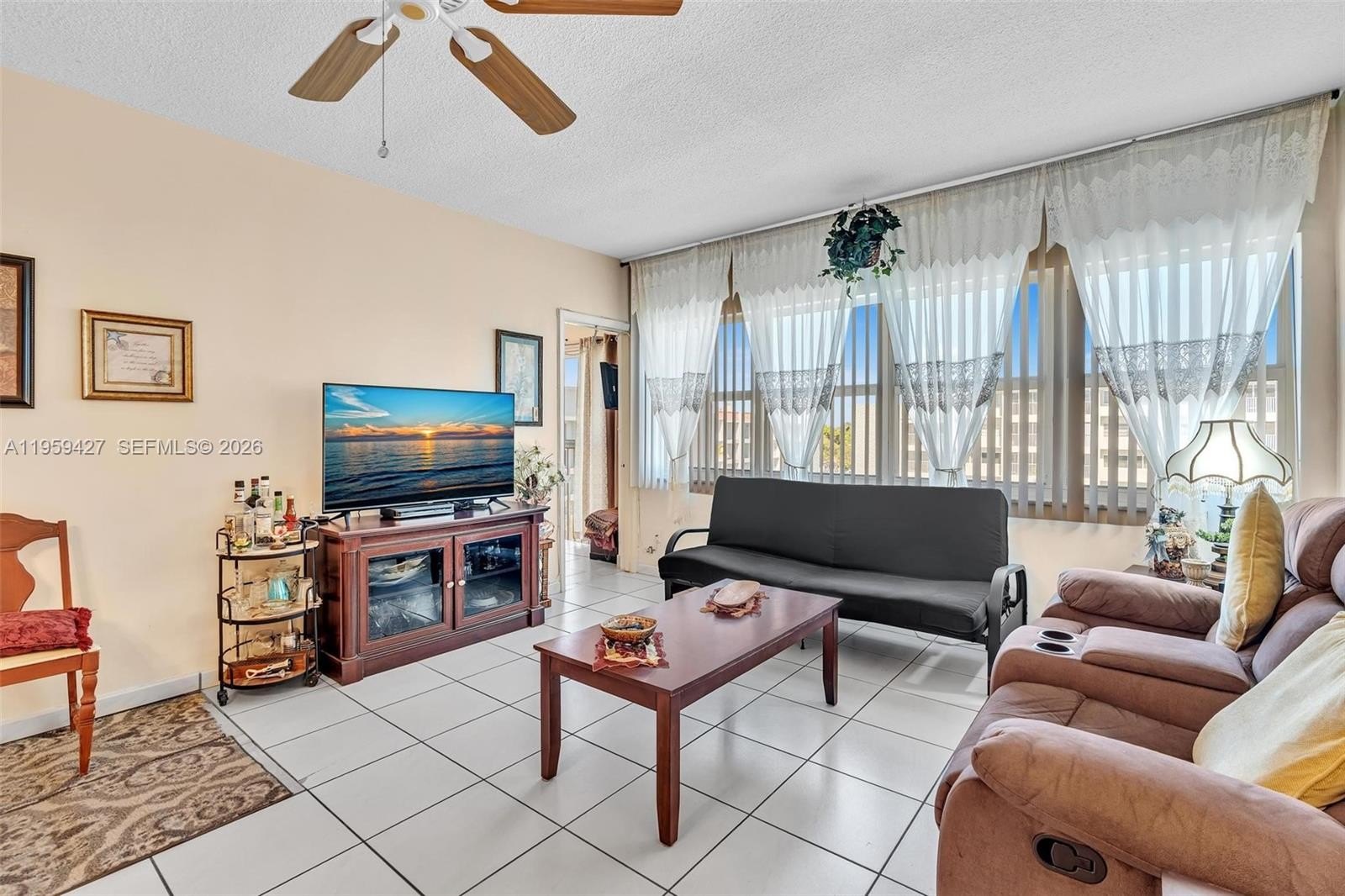 Condo 1BR 2BA - 329 SE 3rd St, Hallandale Beach, FL