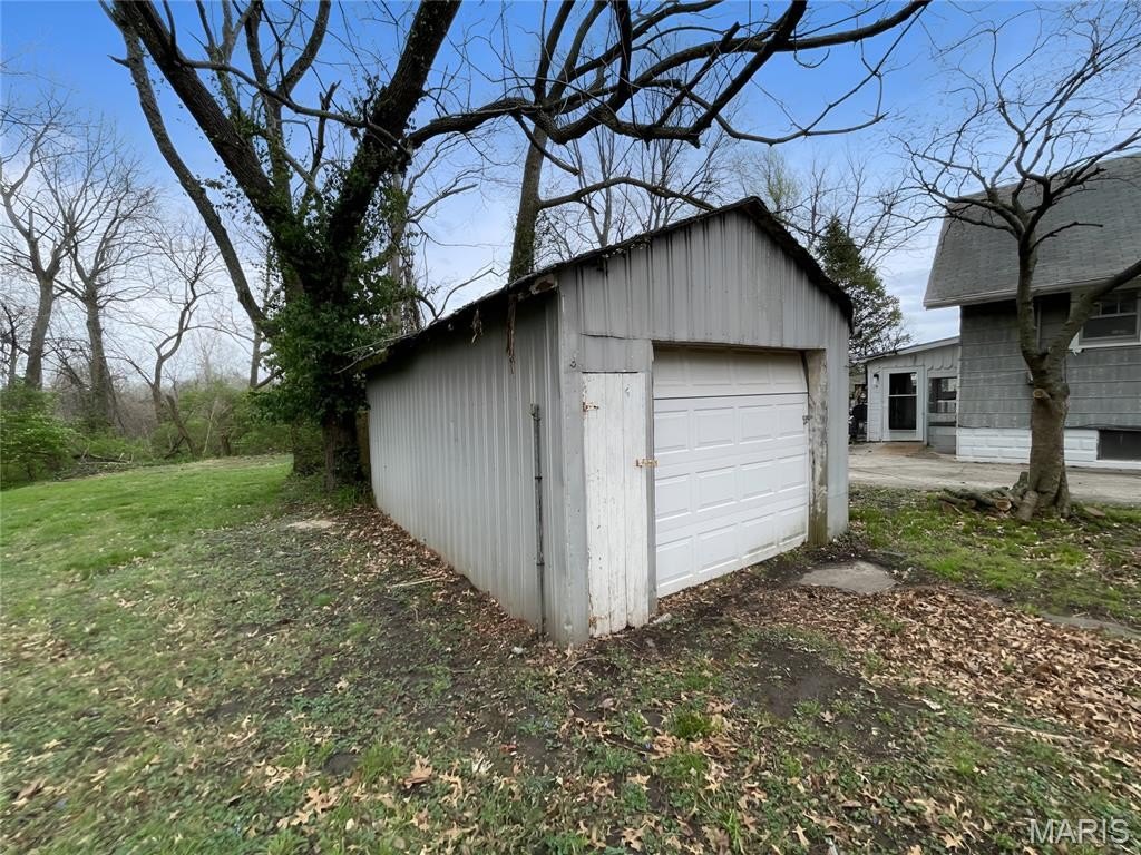 Single Family 3BR 1BA - 806 N 2nd Street, Belleview, IL
