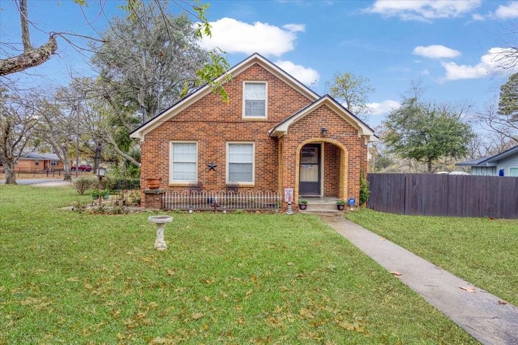 Single Family 2BR 2BA - 2151 Juanita Drive, Denison, TX