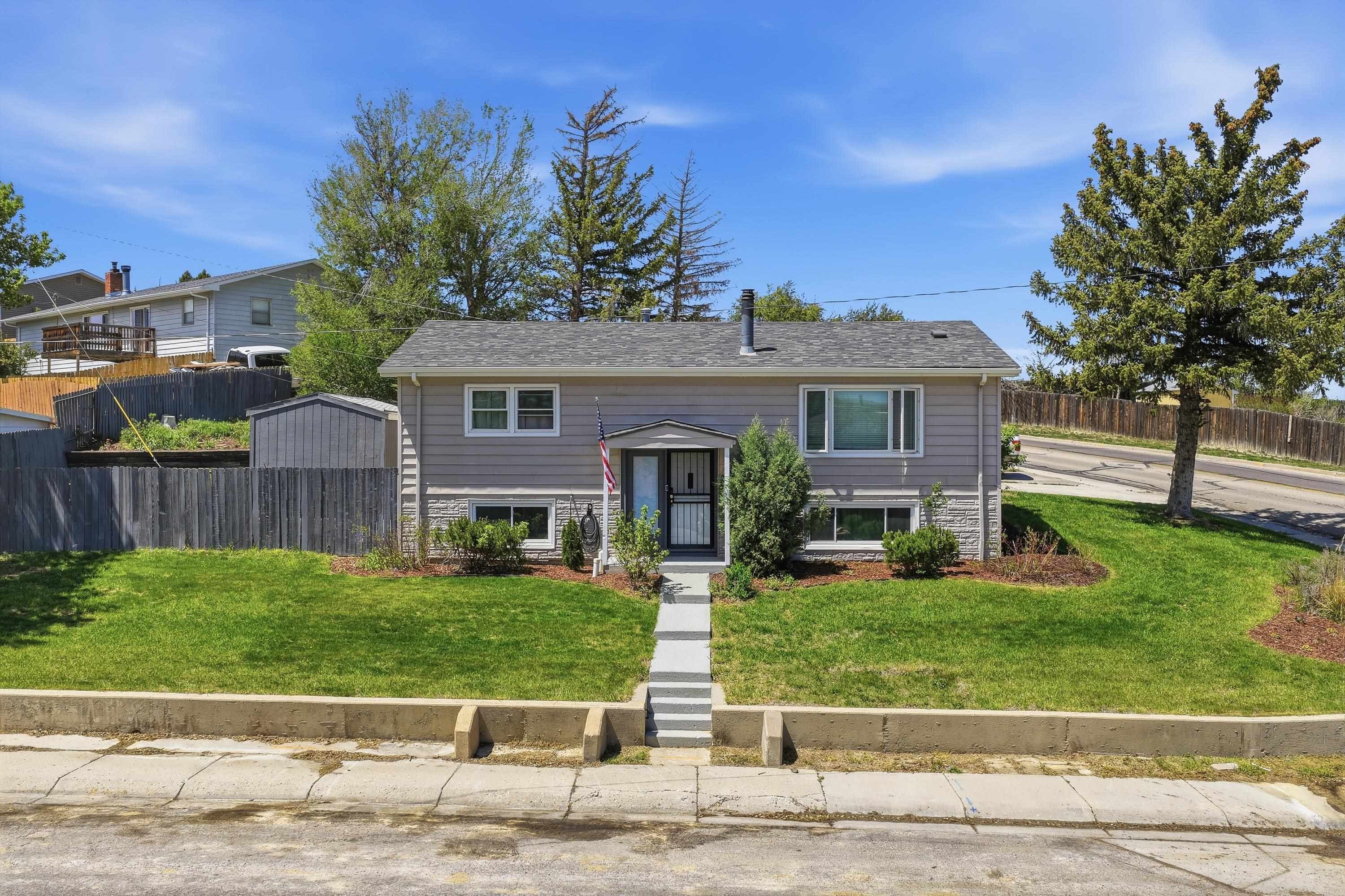 Single Family 4BR 2BA - 2500 Belmont Road, Casper, WY