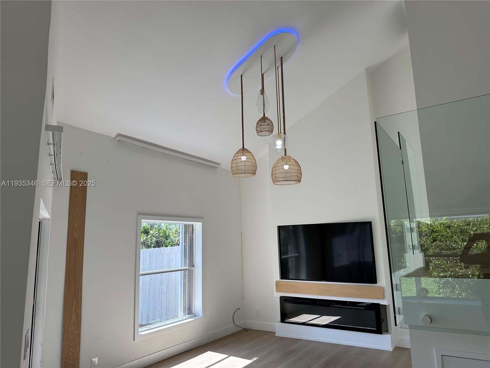 Single Family 2BR 2BA - 708 SE 3rd Ave Ext, Hallandale Beach, FL