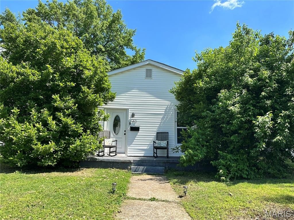 Single Family 2BR 1BA - 40 N Missouri Avenue, Belleville, IL