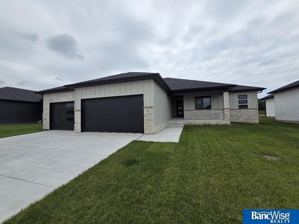 Single Family 4BR 3BA - 441 Half Moon Drive, Lincoln, NE