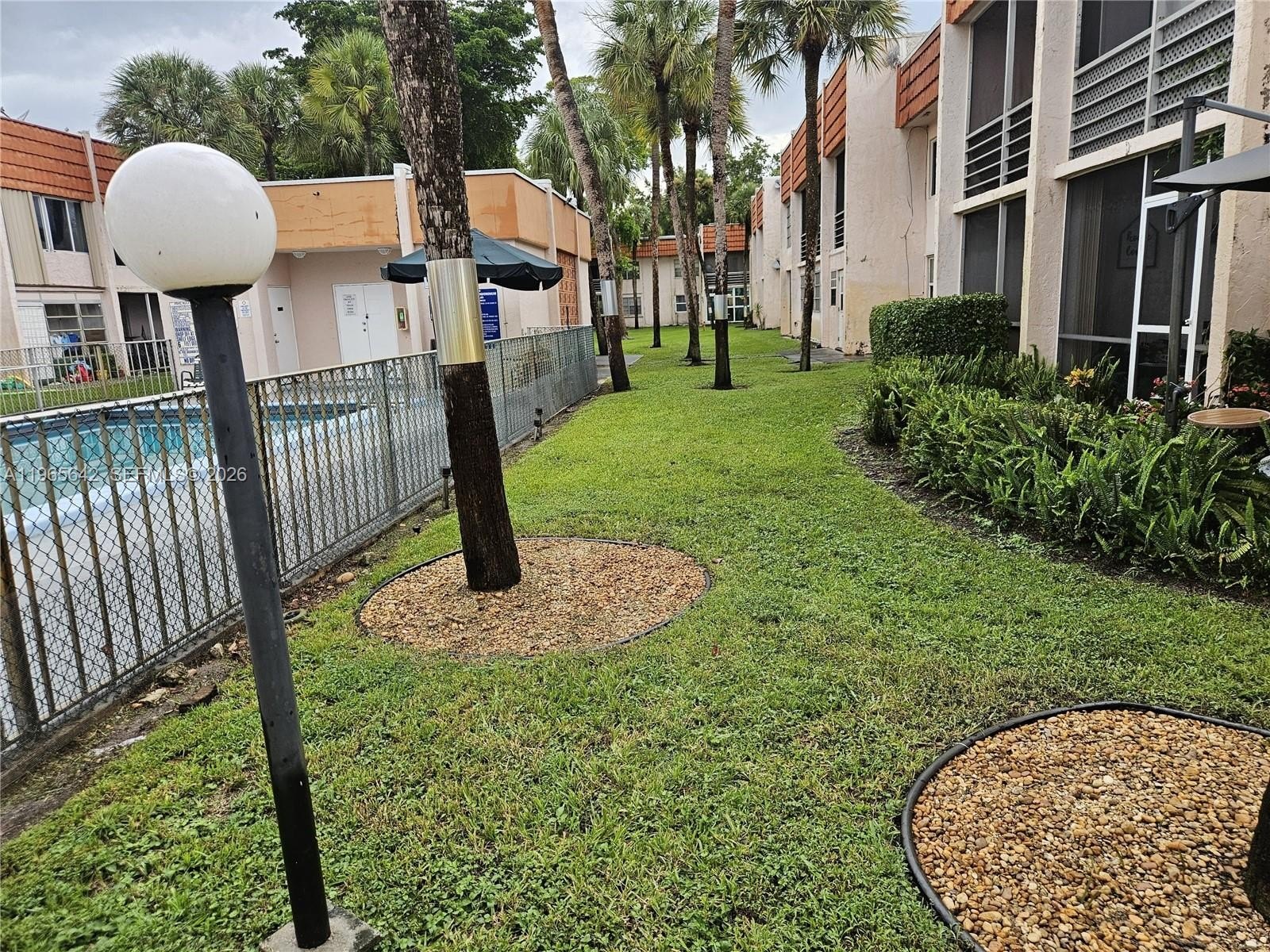 Condo 1BR 1BA - 7610 Stirling Rd, Davie, FL
