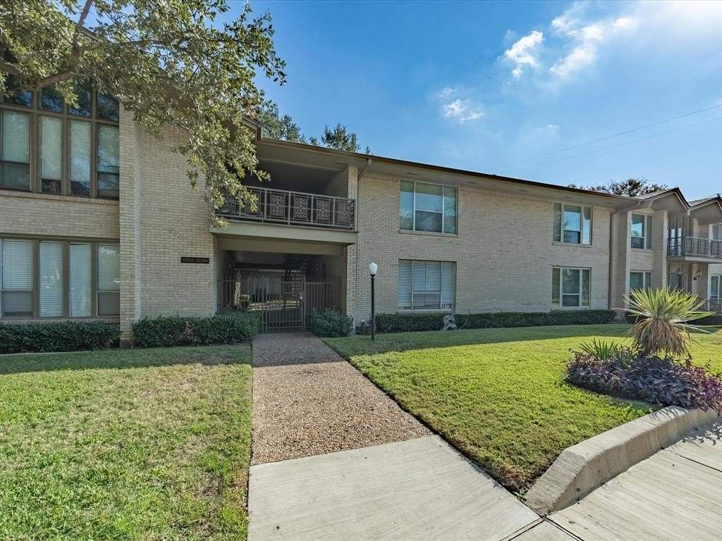 Condo 1BR 1BA - 11102 Valleydale Drive, Dallas, TX