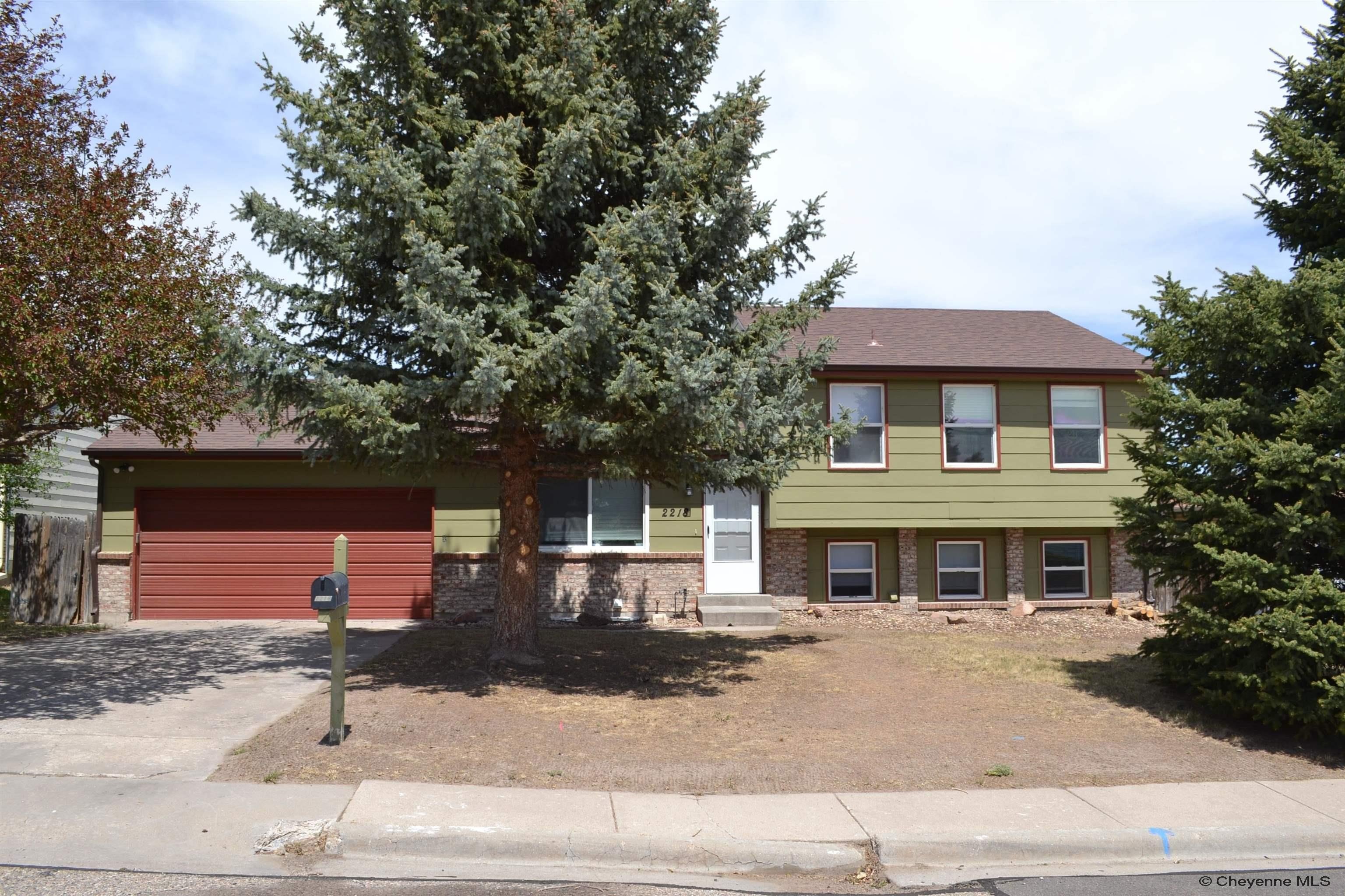 Single Family 4BR 2BA - 2218 APACHE ST, Cheyenne, WY