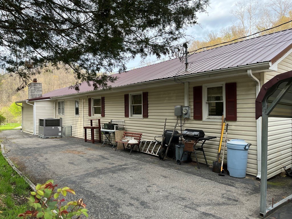 Single Family 3BR 2BA - 179 WALTERS BRANCH, Williamsport, KY
