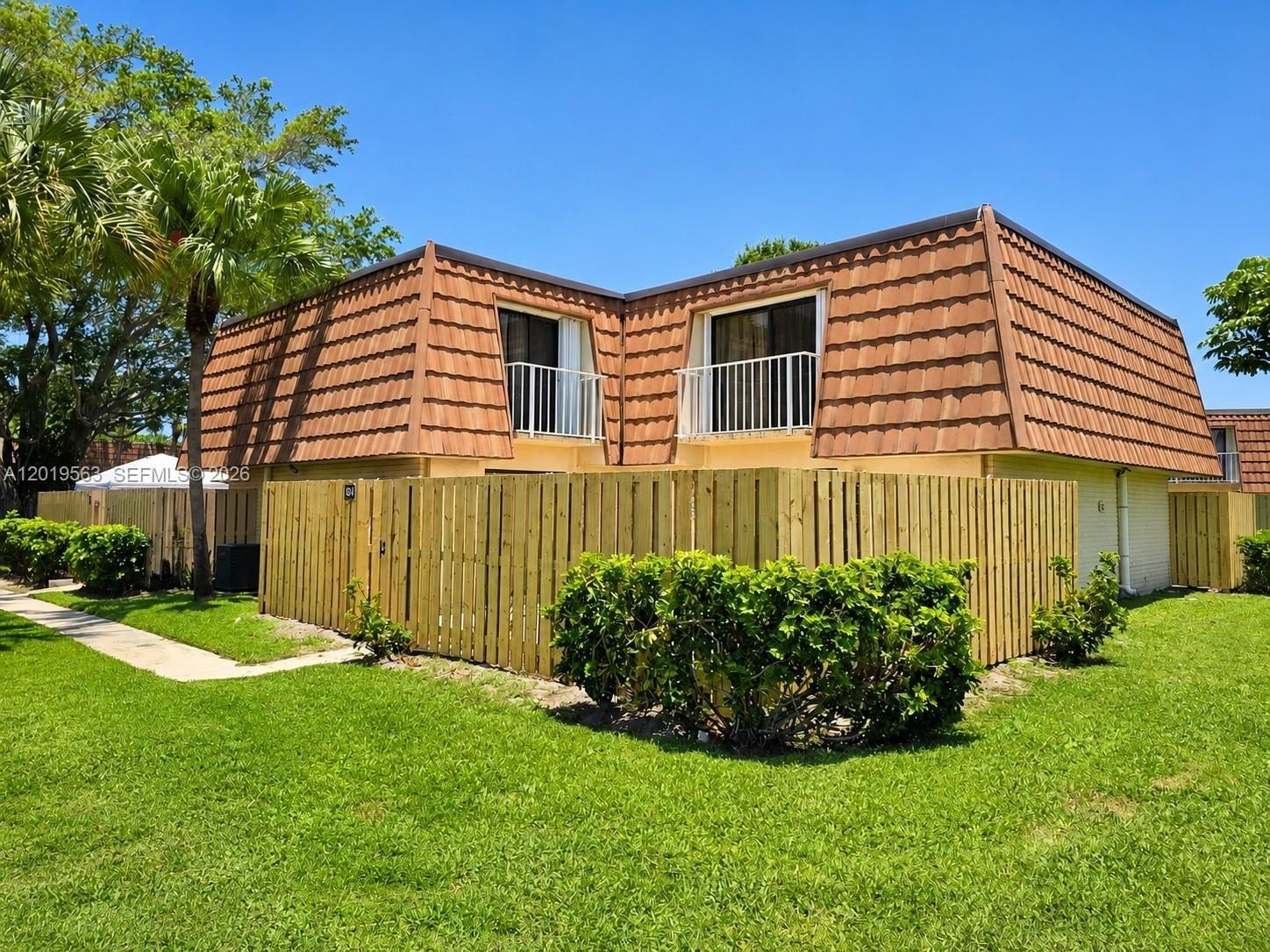 Single Family 2BR 3BA - 824 Blue Ridge Cir, West Palm Beach, FL