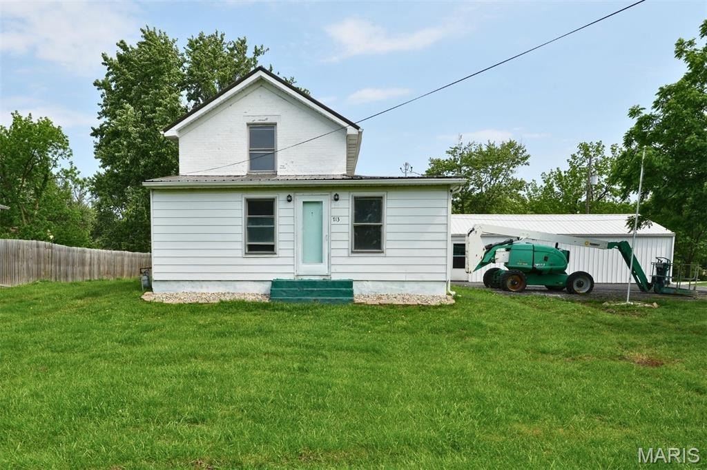 Single Family 3BR 1BA - 713 E Warren Street, Bunker Hill, IL