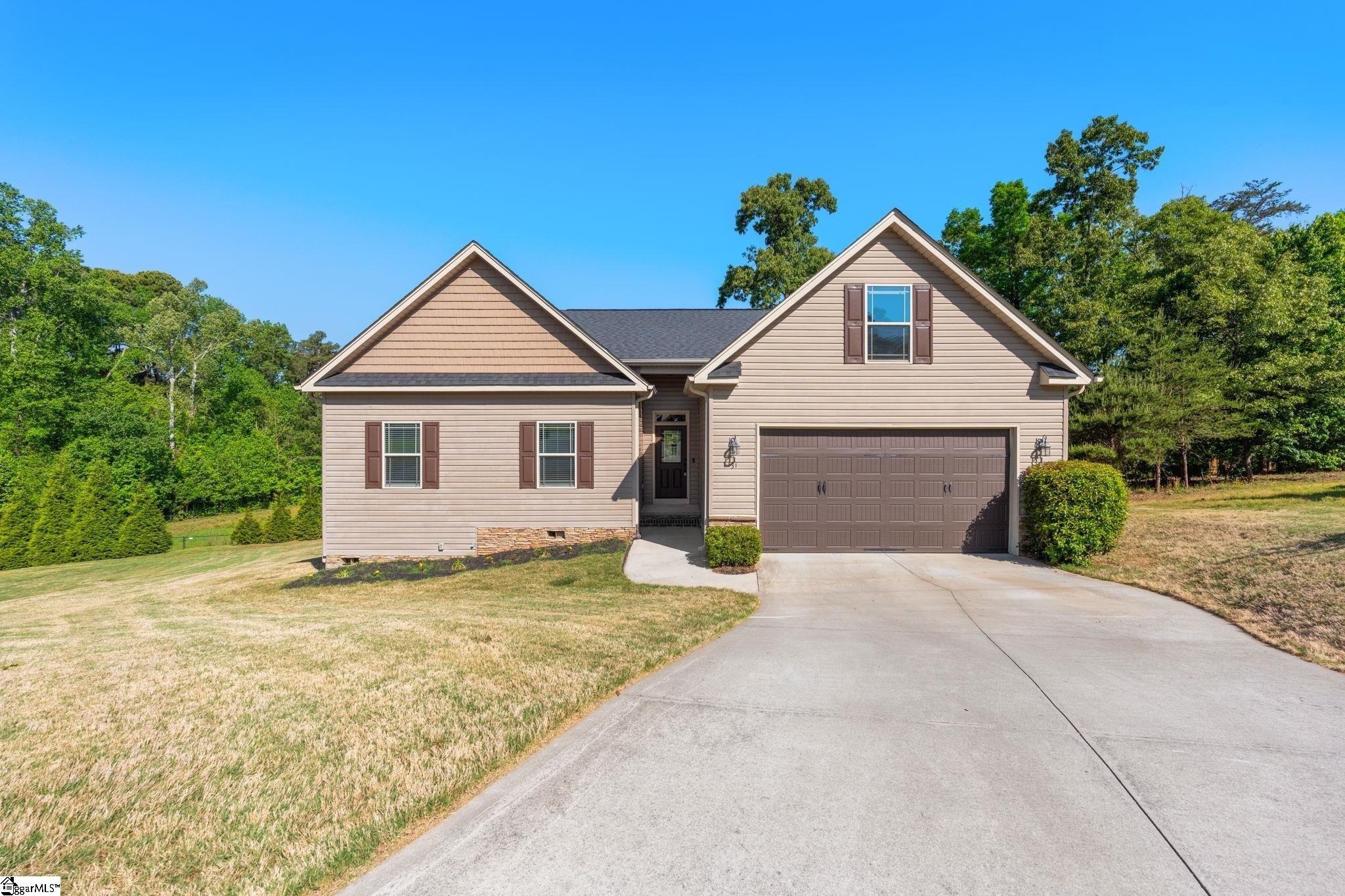 Single Family 3BR 2BA - 31 Caperton Way, Greer, SC