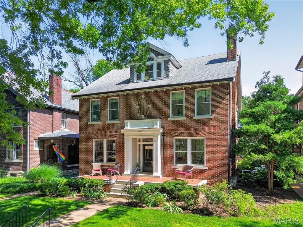 Single Family 4BR 5BA - 6947 Pershing Avenue, University City, MO