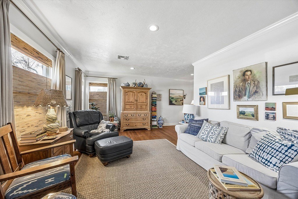 Single Family 4BR 2BA - 506 East 6Th Street, Brenham, TX