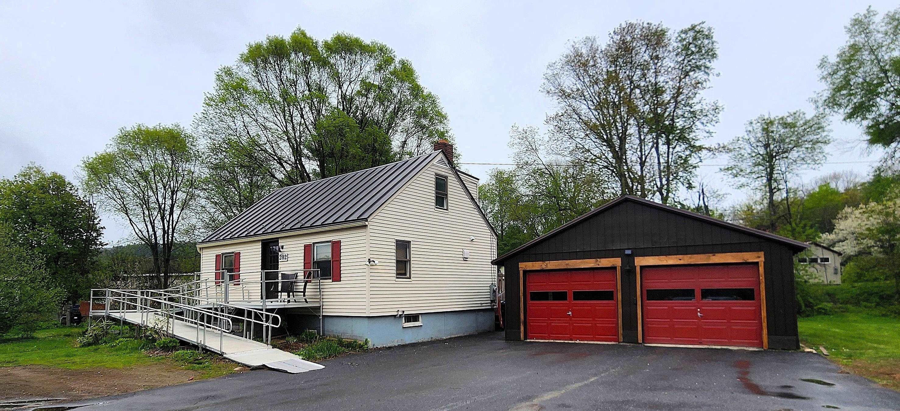 Single Family 3BR 2BA - 202 Mountain View, Chester, VT