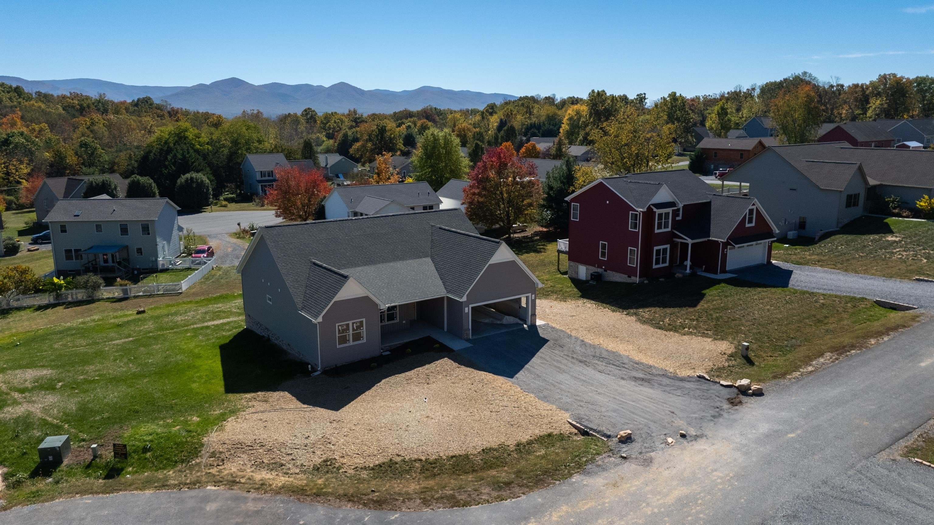 Single Family 3BR 2BA - 1960 E SAW MILL CT, MCGAHEYSVILLE, VA