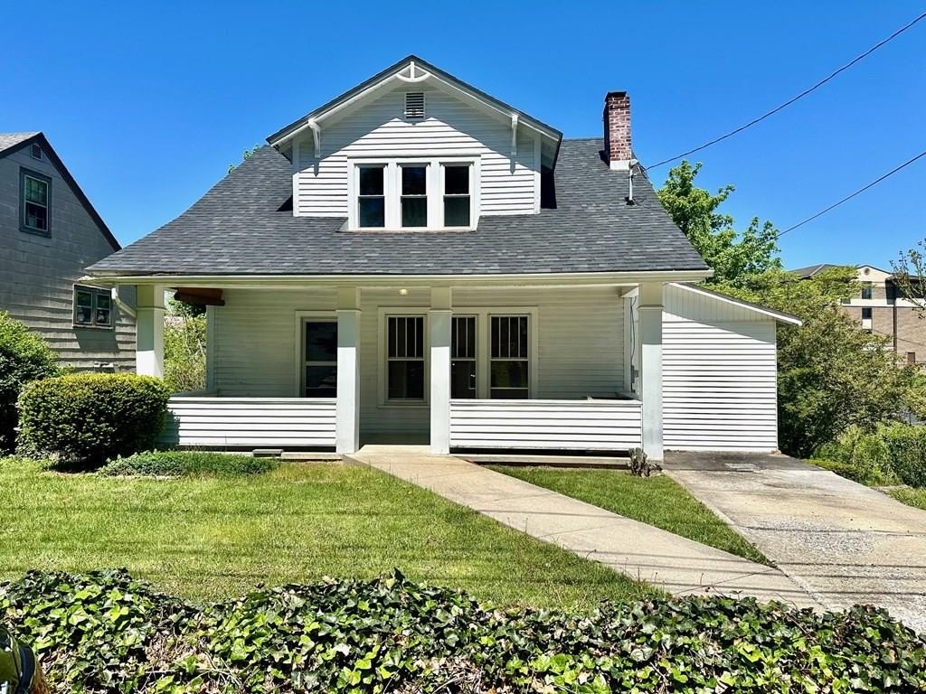 Single Family 3BR 2BA - 111 Grove Avenue, BECKLEY, WV