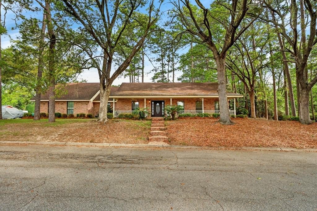 Single Family 3BR 2BA - 105 COUNTRY CLUB DR, Picayune, MS