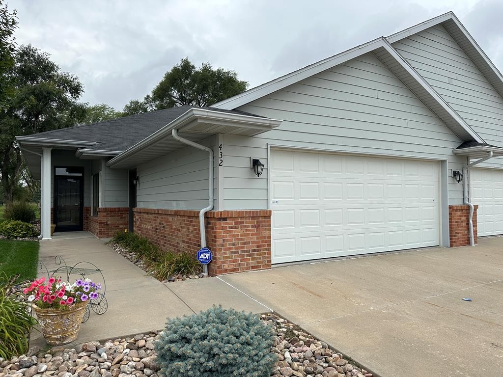 432 S Woodland Dr  