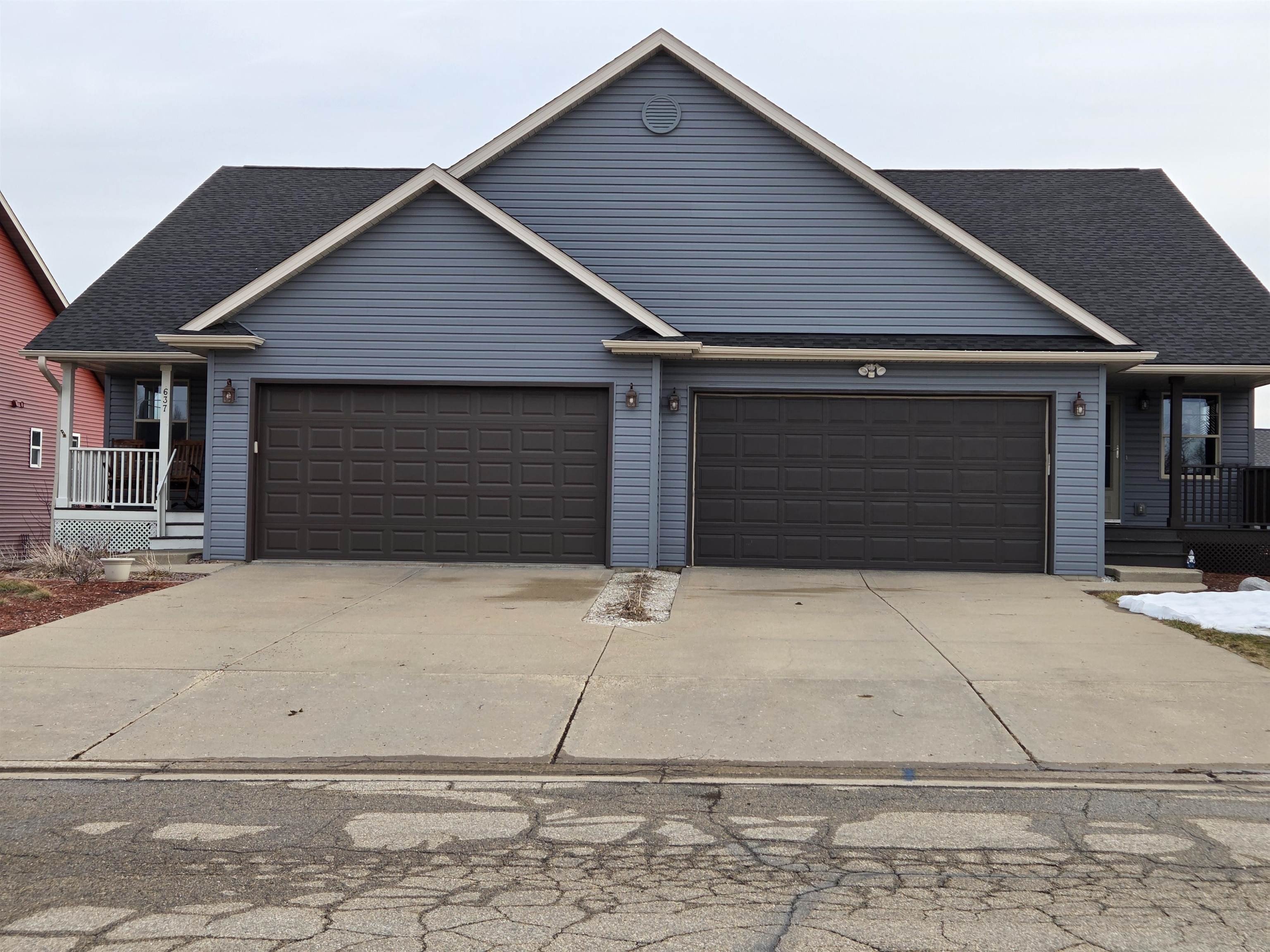 Duplex 3BR 3BA - 637 Garfield Avenue, Evansville, WI