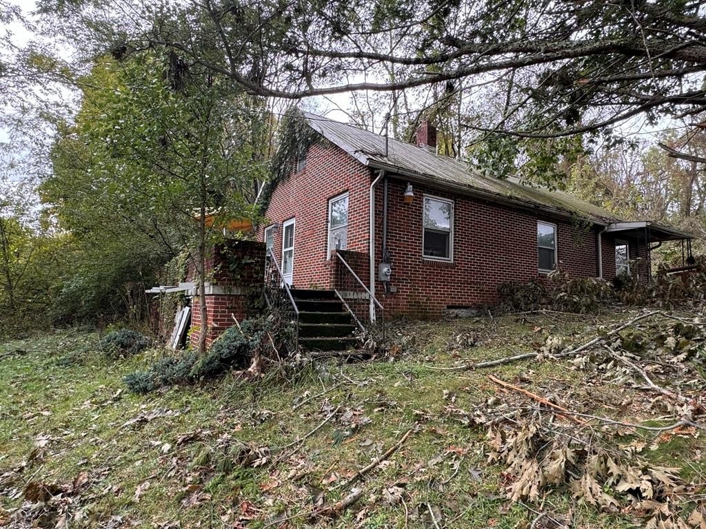 Single Family 4BR 2BA - 799 Dogwood Rd, Tazewell, VA