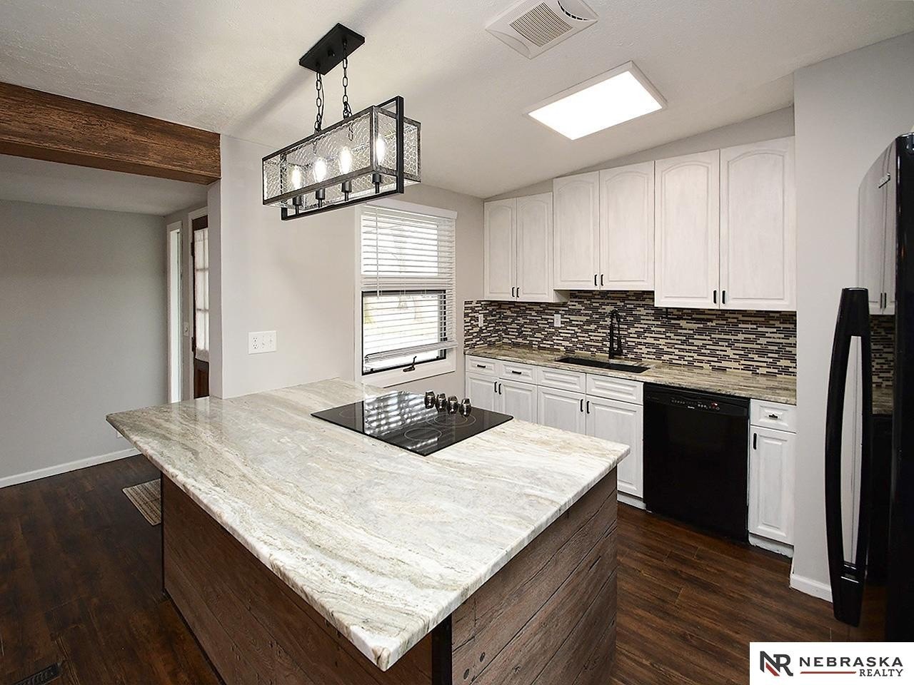 Single Family 4BR 2BA - 729 E Eldora Lane, Lincoln, NE