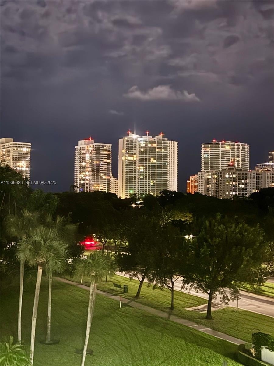 Condo 2BR 2BA - 3401 N Country Club Dr, Aventura, FL